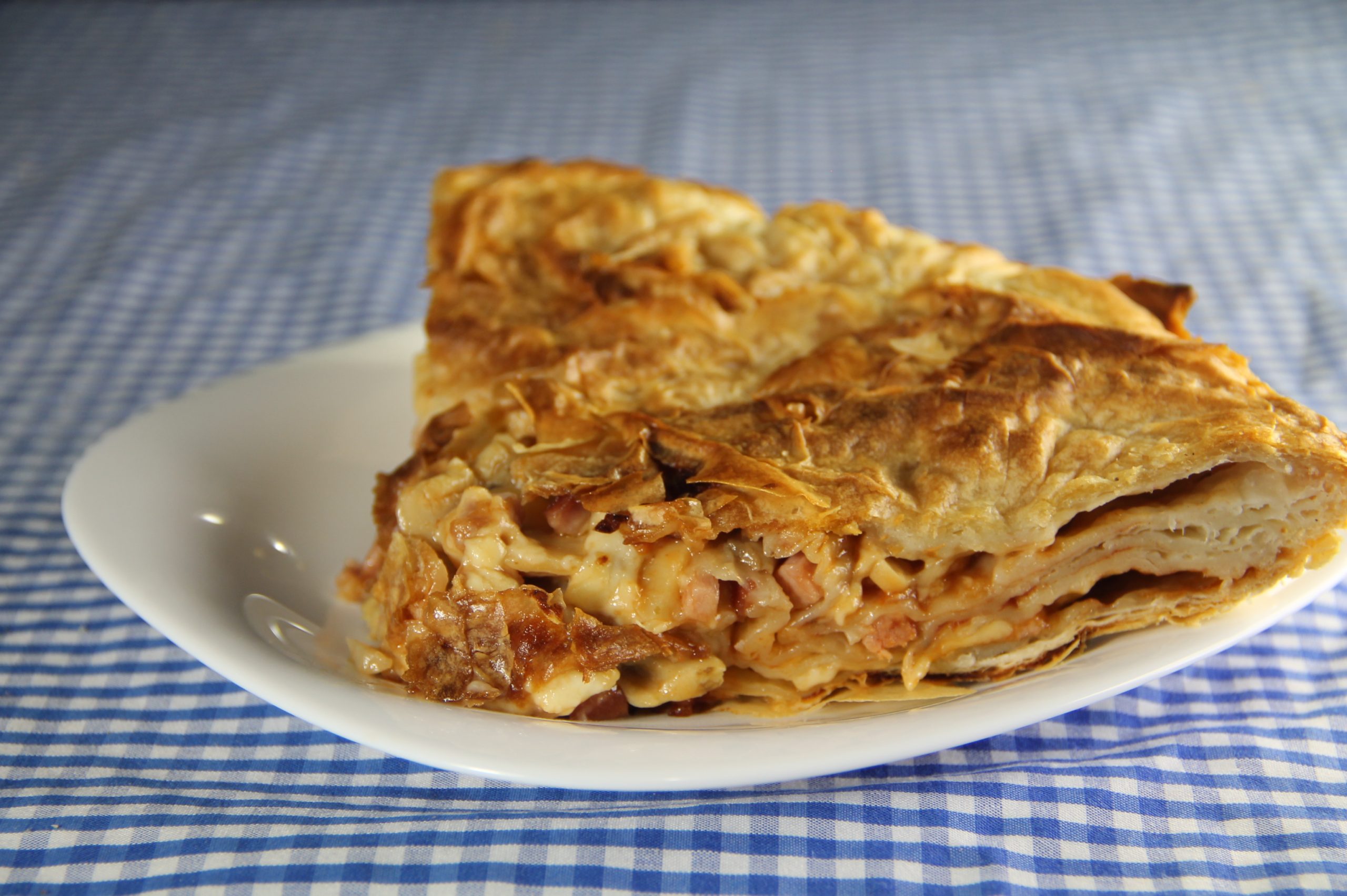 Бурек по-сербски